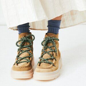 Naguisa Kaus Boot in Camel.